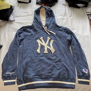 MENS. MEDIUM. NEW YORK YANKEES HOODIE.